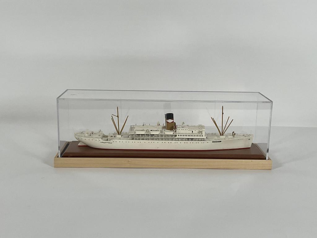 Larger Van Ryper "Quirigua" waterline model. (1 of 9)