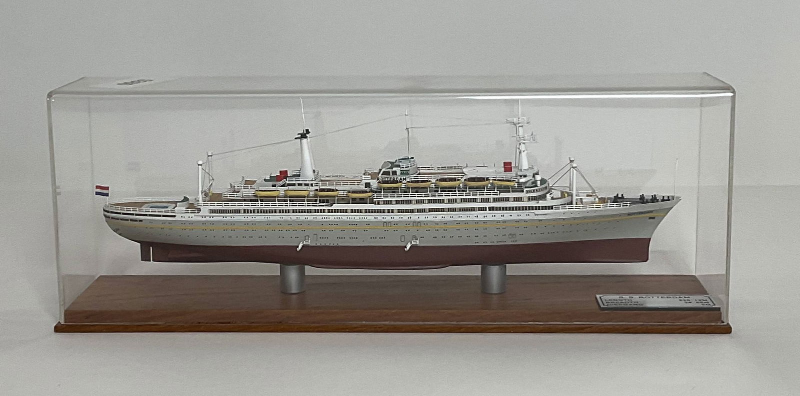 Fine model of the Cruise Liner Rotterdam (1 of 15)