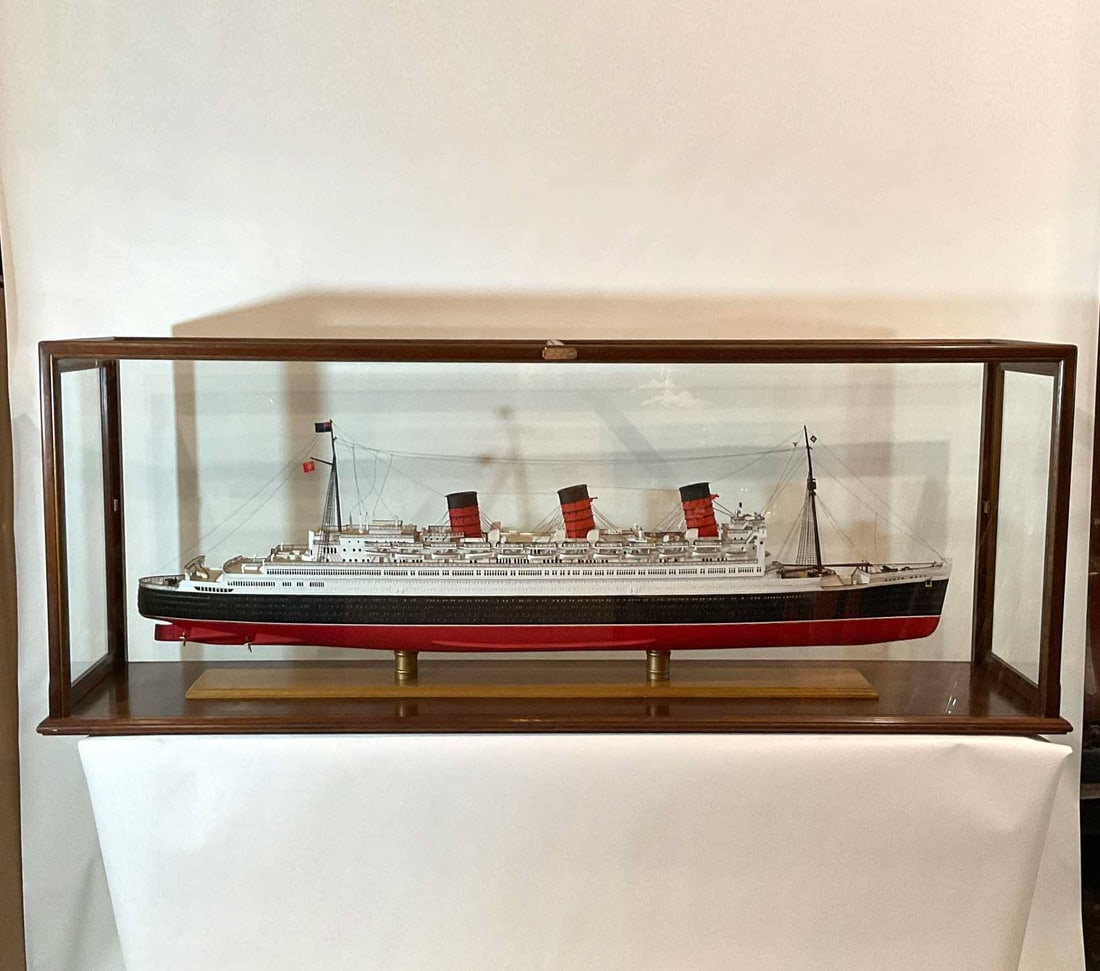 Ocean Liner Queen Mary Ship Model (1 of 14)