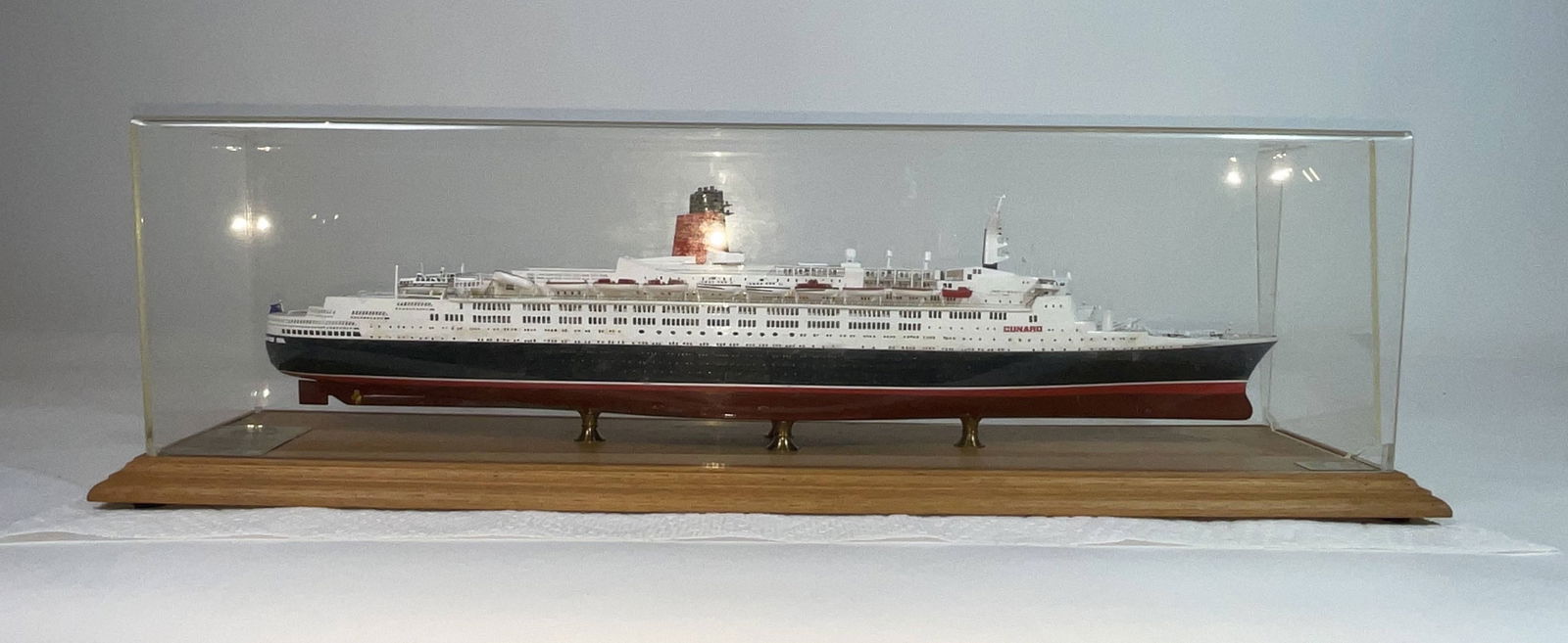 Maritime Replicas superb rendition of the Queen Elizabeth 2.: This has never been displayed and is still in it's original outer box. This is a full hull model 24" long in a case 32" long x 12" high x 12" wide and contains a level of detail and accuracy Maritime