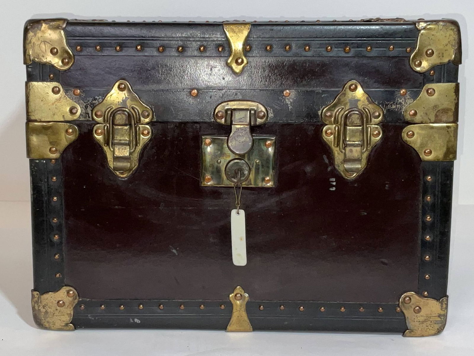 Small Travel Trunk by Rogers of Petersburg, Virginia (1 of 11)