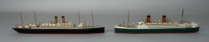 A pair of Van Ryper travel models