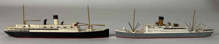 A pair of Van Ryper travel models