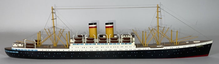 A model and a program (in German) from the Maritime Museum in Hamburg