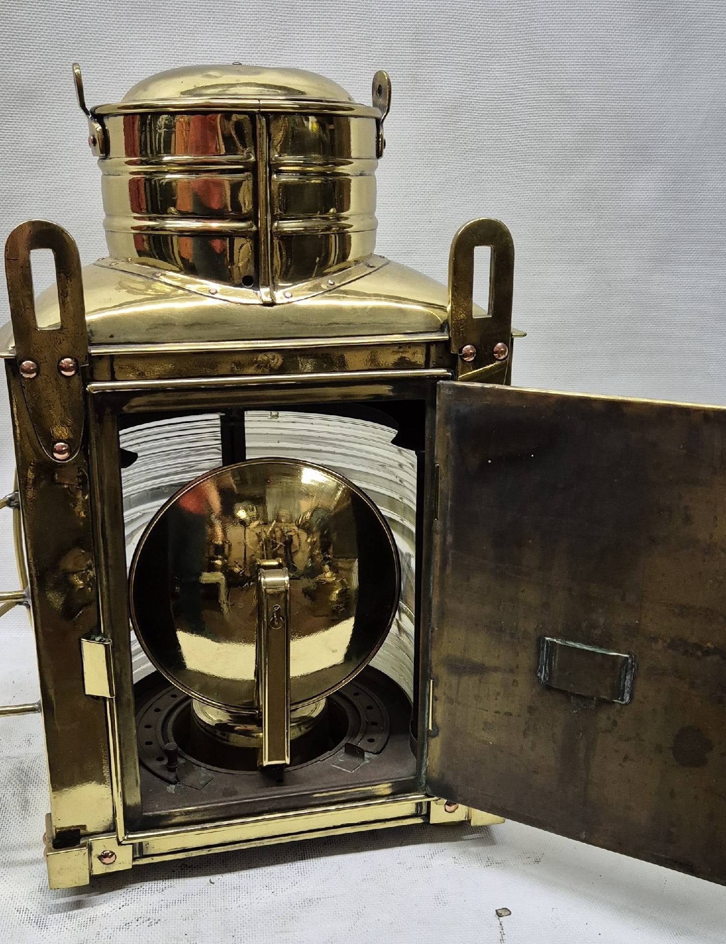 Fantastic Solid Brass Ship's Masthead Lantern - 6