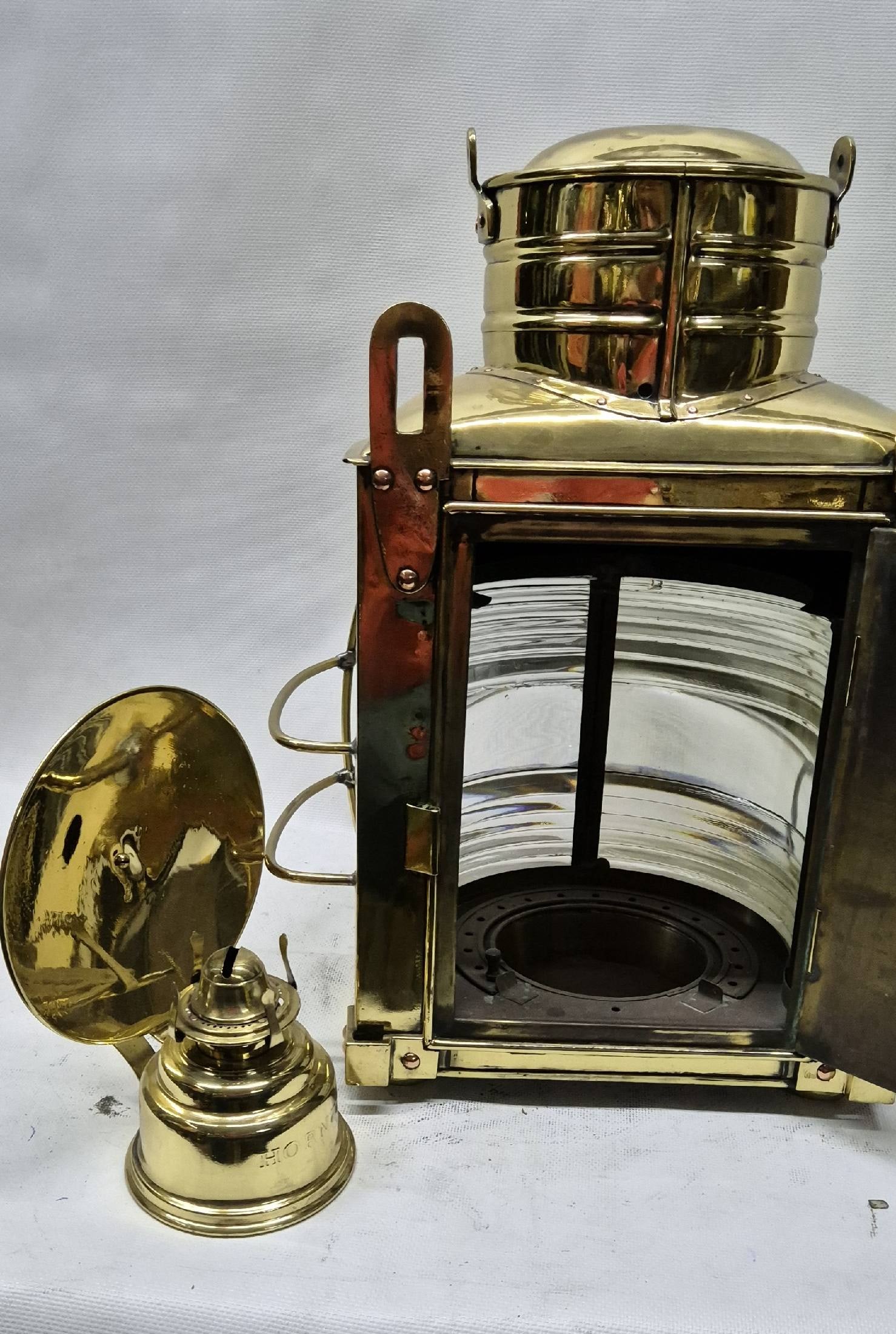 Fantastic Solid Brass Ship's Masthead Lantern - 8