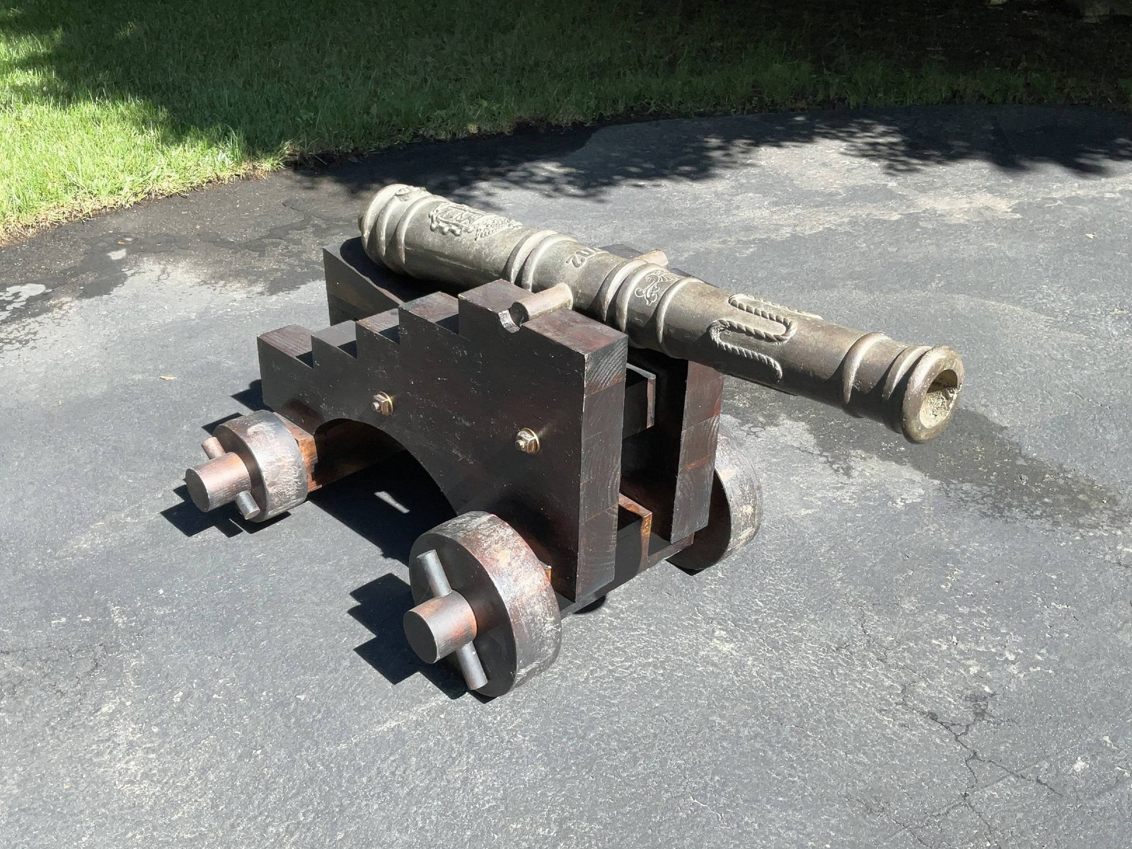 Pair of Bronze Spanish 1702 Replica Cannons on Carriages - 13