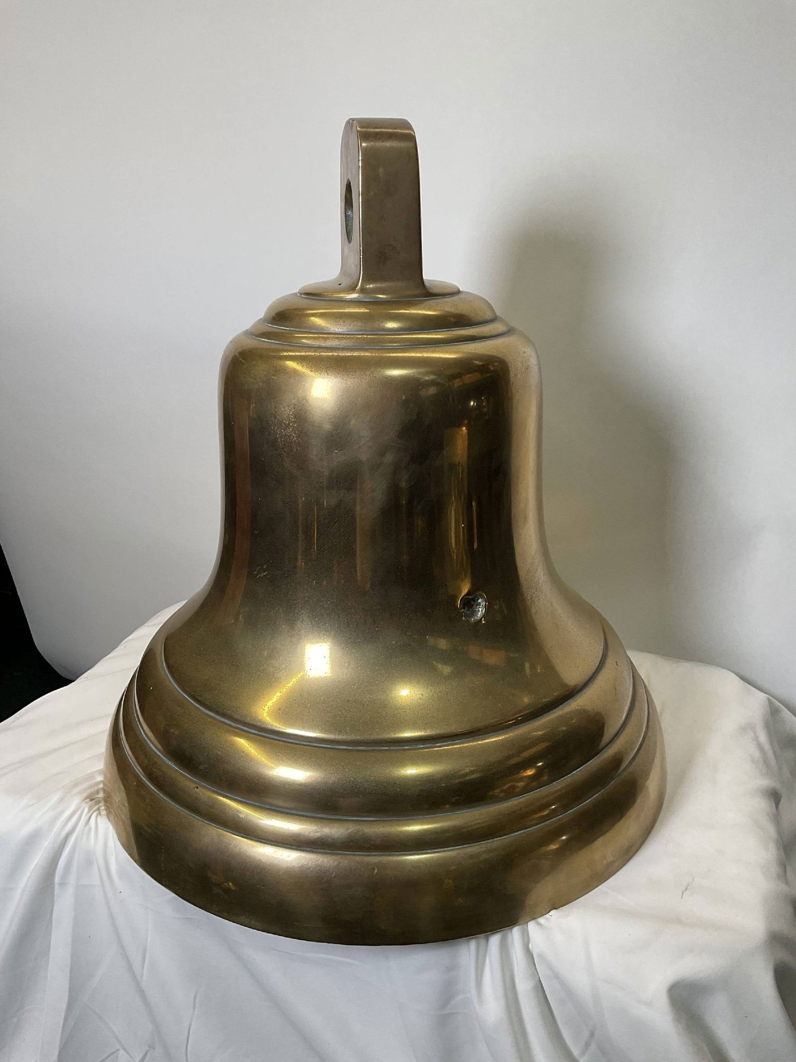 Bell from H.M.S. Tamar - 4