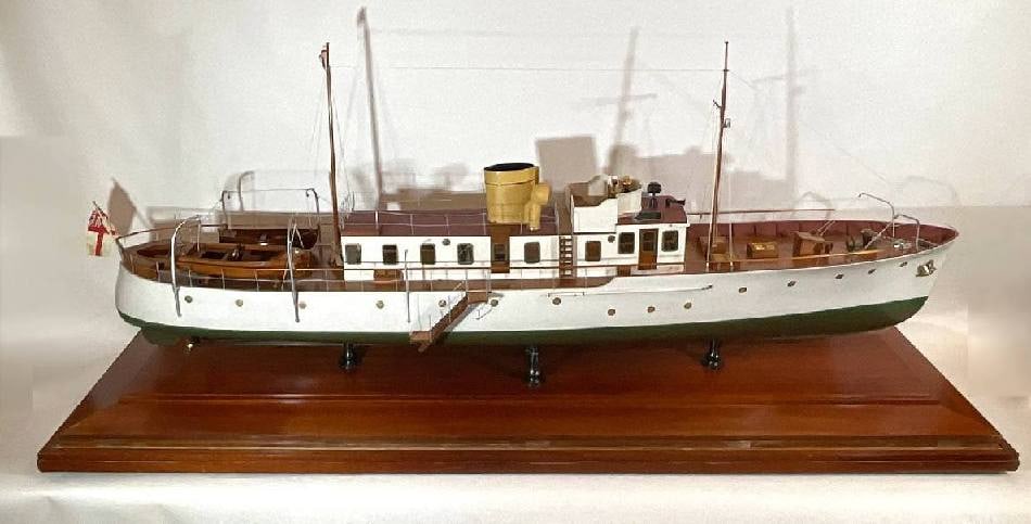 Royal Yacht Squadron Yacht RYS CETO: Builders model of the royal yacht Squadron Yacht RYS CETO. Owned by the Earl of Sandringham. Fabulous dockyard presentation model with fittings including skylights, companionway, anchor davits, ventil