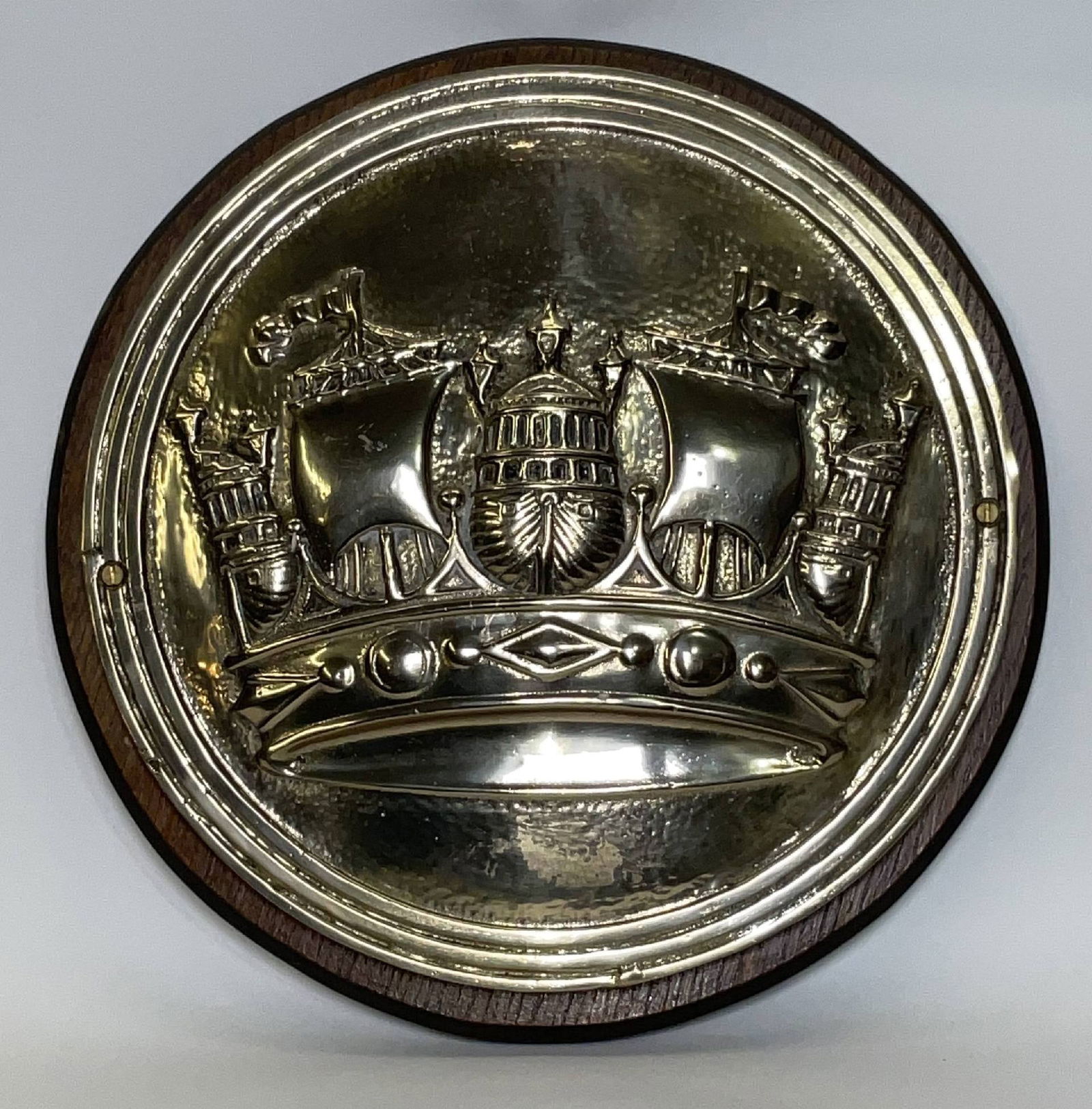 Rare HMS Nelson Royal Navy Battleship Gun Tompion: Solid brass gun tompion from the 1908 Royal Navy battleship HMS Nelson. This is a beauty, with a large royal crown as the ship's crest. She was 722 feet long. Highly polished and lacquered. 15 lbs.