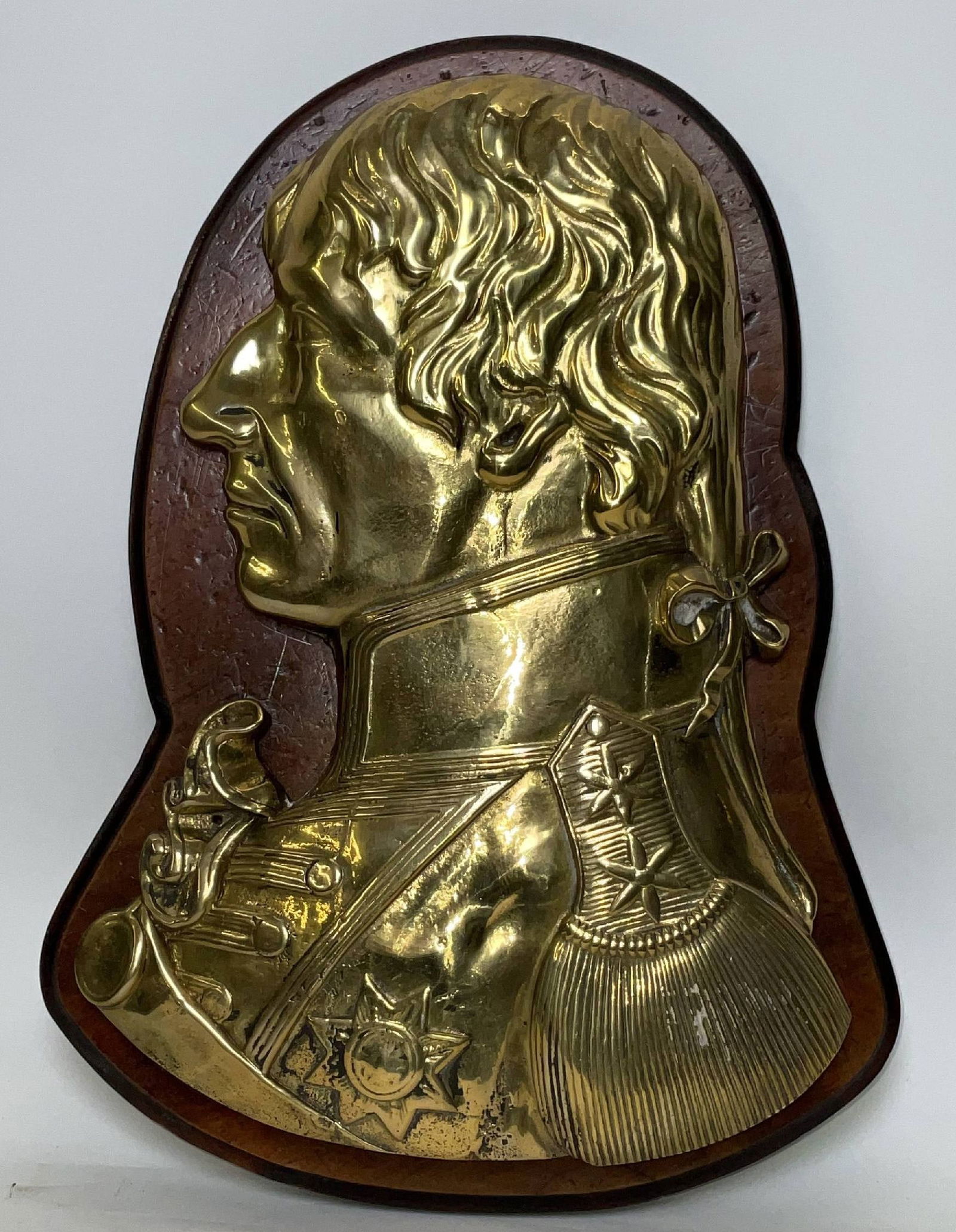 Gun Tompion from the Royal Navy Battleship "HMS Nelson": Impressive brass gun tompion casting of Lord Nelson. From the British Royal Navy Battleship launched in 1925. Nelson is in uniform wearing the "Order of the Garter". Quite rare. 12 lbs. 14"H x 10"W.