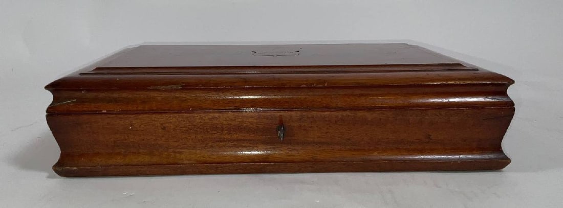 Pair of Dueling Pistols by Robert Tomlinson: Rare late 18th century dueling pistols by Irish maker Robert Tomlinson of Dublin. Half stock pistols with octagonal shape. Gold bands on each of the breeches. Makers name Tomlinson is engraved on