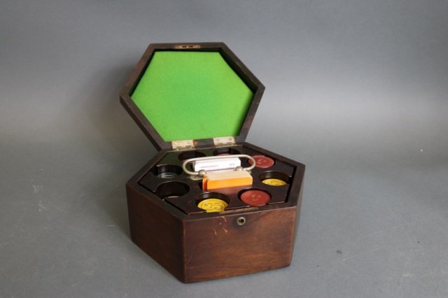 Vintage Poker Chips in Case (1 of 6)