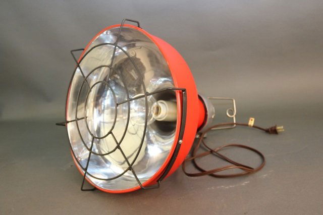 Bright Red Oceanic Cargo Light (1 of 4)