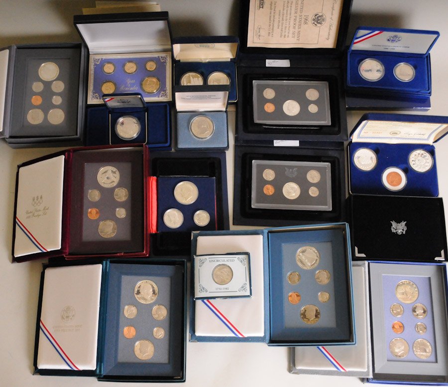 Various Coin Sets: 1974 Bicentennial Medal Commemorating the first Continental Congress. "The George Washington Silver Commemorative Half-Dollar Coin". 2008 Collector's Mint "We Will Never Forget" Coin (x2) one is marke