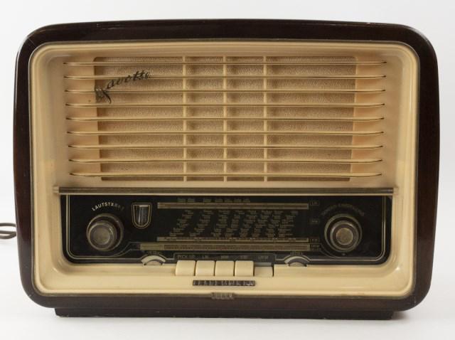 Vintage Telefunken Gavotte Export Radio: West German table top tube radio, Telefunken Wechselstrom-Super Gavotte Export, s/n 35781; 18 3/4"W, 7 3/4"D, 13"H; in working condition, minor scratches and abrasions to case (Ref. 7)