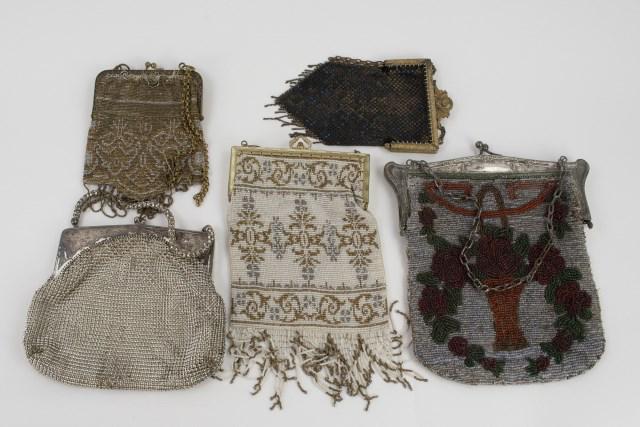 5 Mandalian, French, Whiting & Davis, Other Bags: Five early 20th century ladies' evening bags: 1. Mandalian blue and brown/copper mesh bag, engraved gold metal frame having clasp with scrolls and birds flanking a wreath, frame marked "Mandalian Mfg.