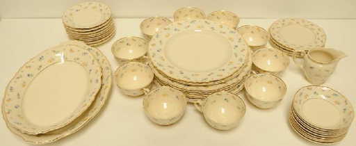 247: 45 Pcs. Syracuse China, Suzanne, Federal Shape Ivo 247: 45 Pcs. Syracuse China, Suzanne, Federal Shape Ivo