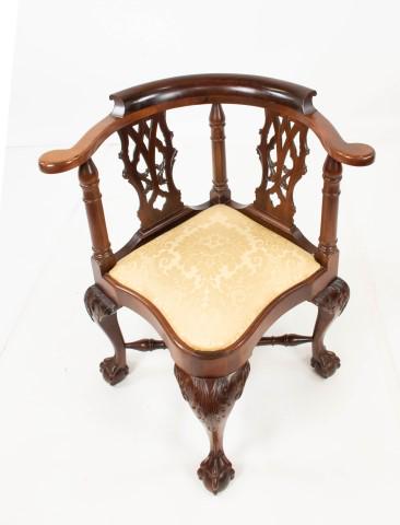 Chippendale Style Carved Corner Chair (1 of 8)