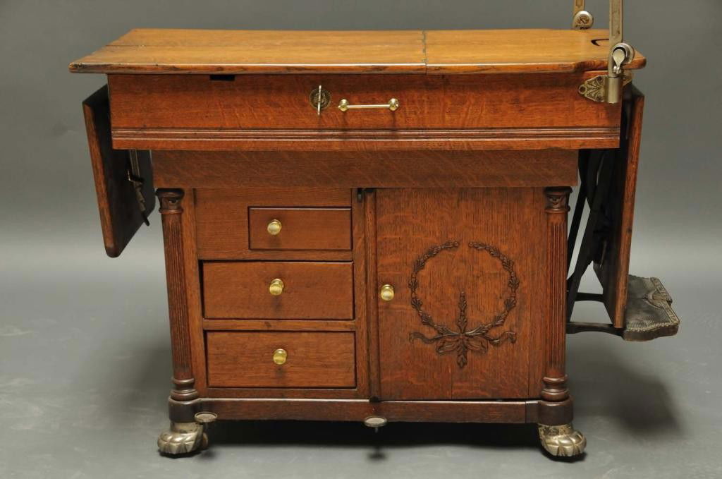 W. D. Allison Co. Oak Doctor's Examination Table Nov 19, 2011 Ivy