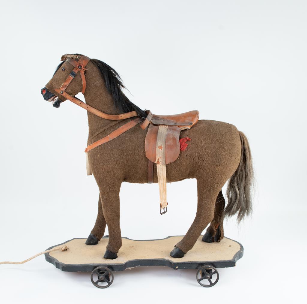 Early Large Horse Pull Toy (1 of 6)