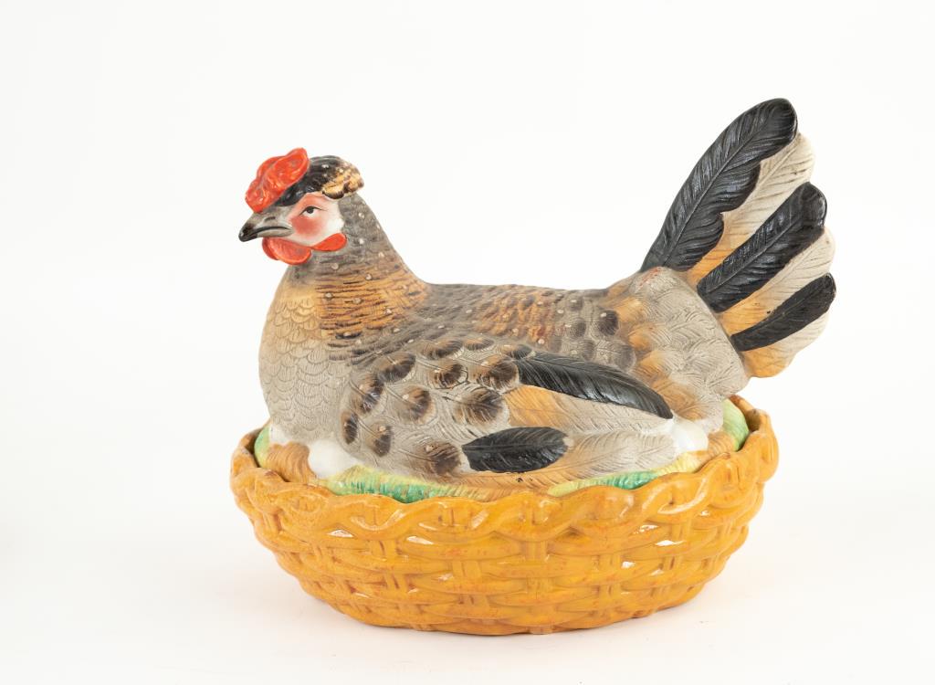 Large Staffordshire Hen on Nest (1 of 3)