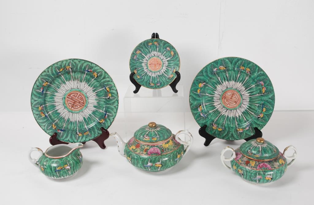 Famille Verte Cabbage Leaf Medallion Porcelain (1 of 7)