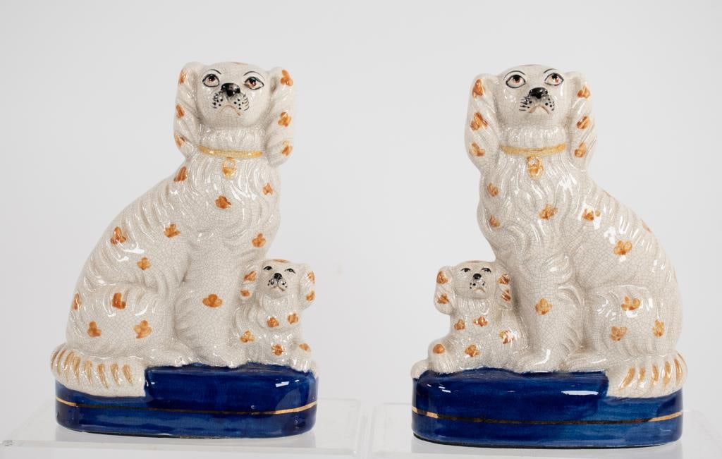 Pr. Staffordshire Spaniel w/ Pup Figures (1 of 7)