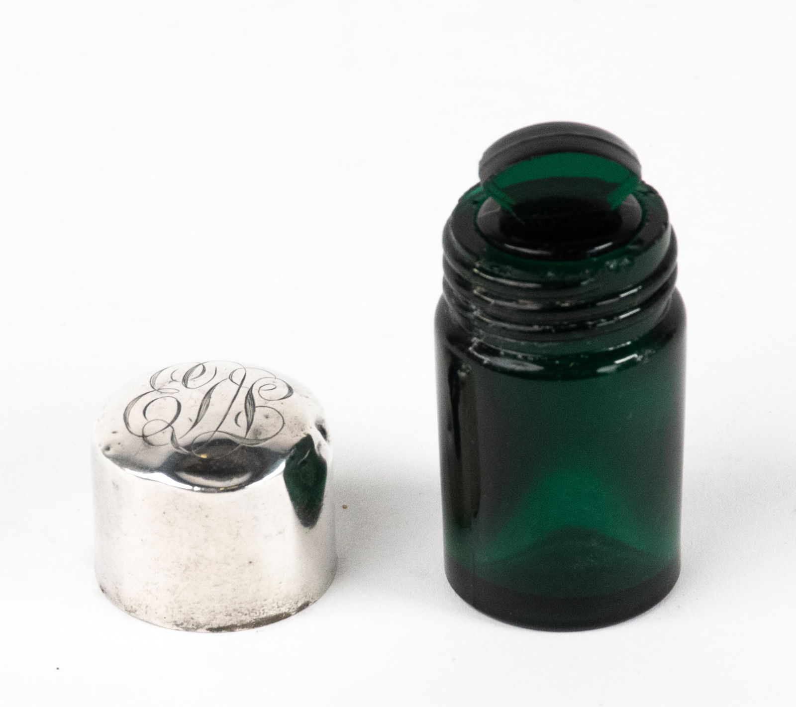 Emerald Green Scent Bottle with Sterling Lid (1 of 8)