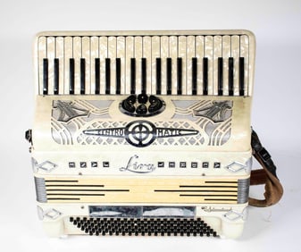 International Lira Centromatic Model 10 Accordion