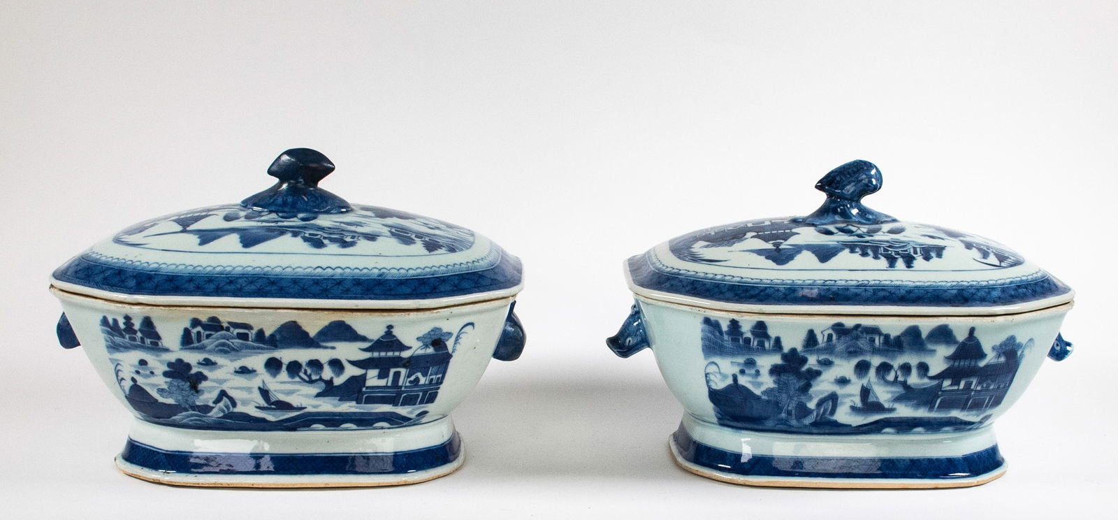 Two Chinese Export Canton Lidded Tureens (1 of 14)