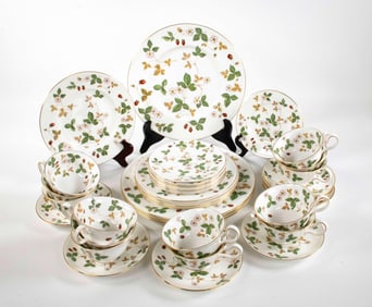 (38) Pcs. Wedgwood Wild Strawberry Dinnerware