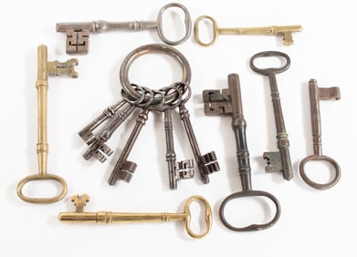 12 Large Antique & Vintage Door Keys