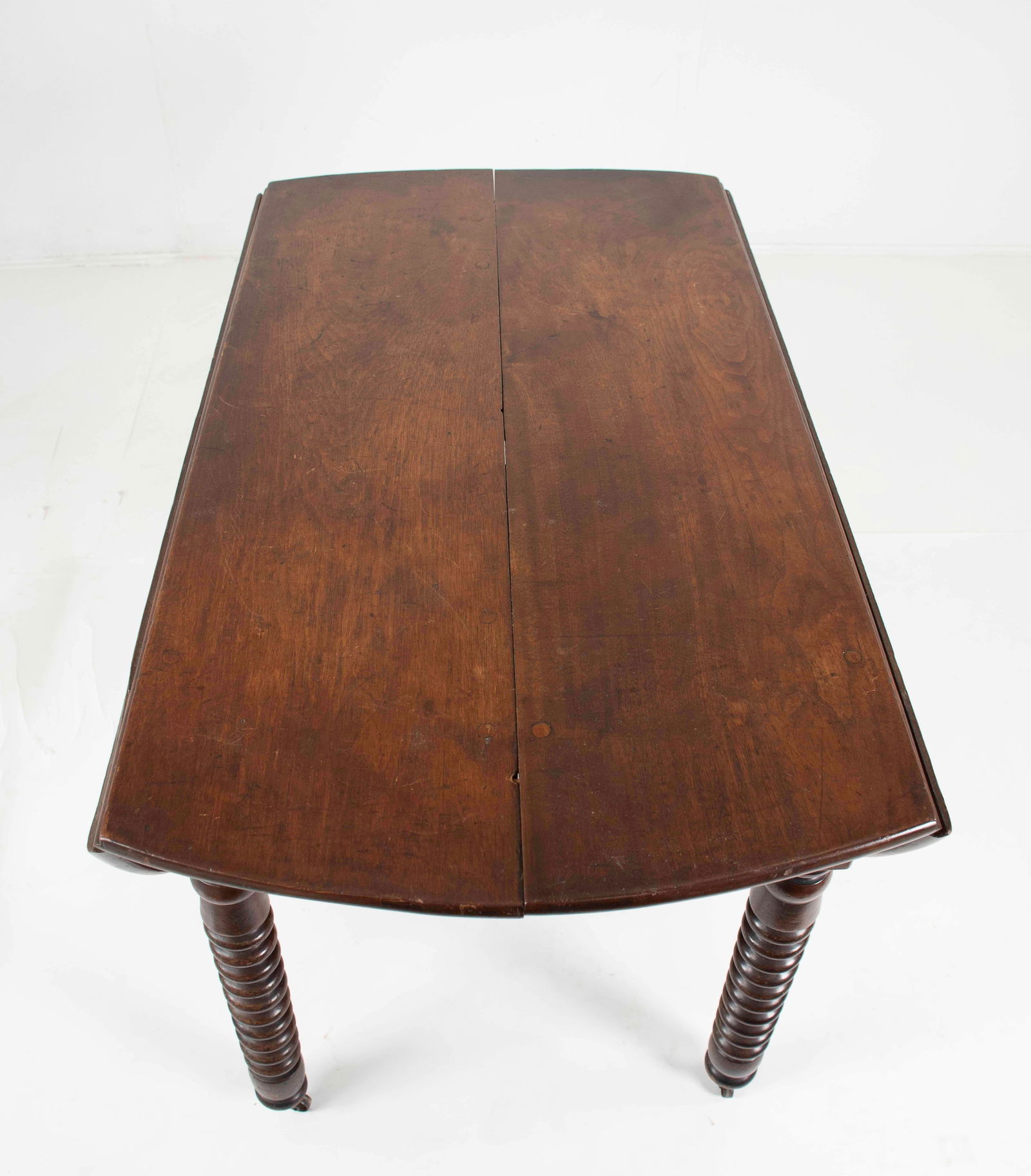 19th C. Walnut Dropleaf Oval Dining Table - 2