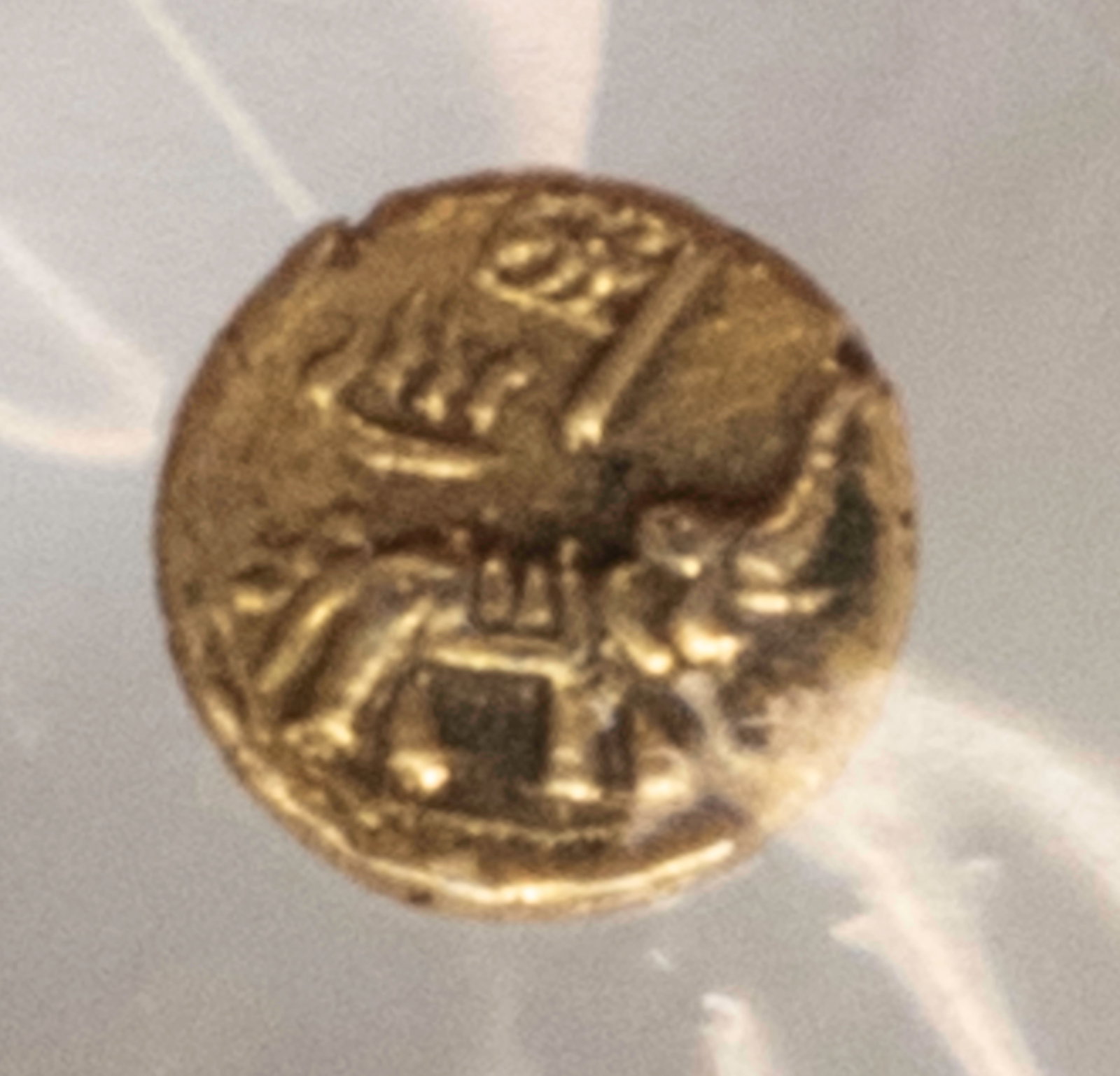 India Gold Fanam: Approx. 3/16" dia. (Inv. 32)