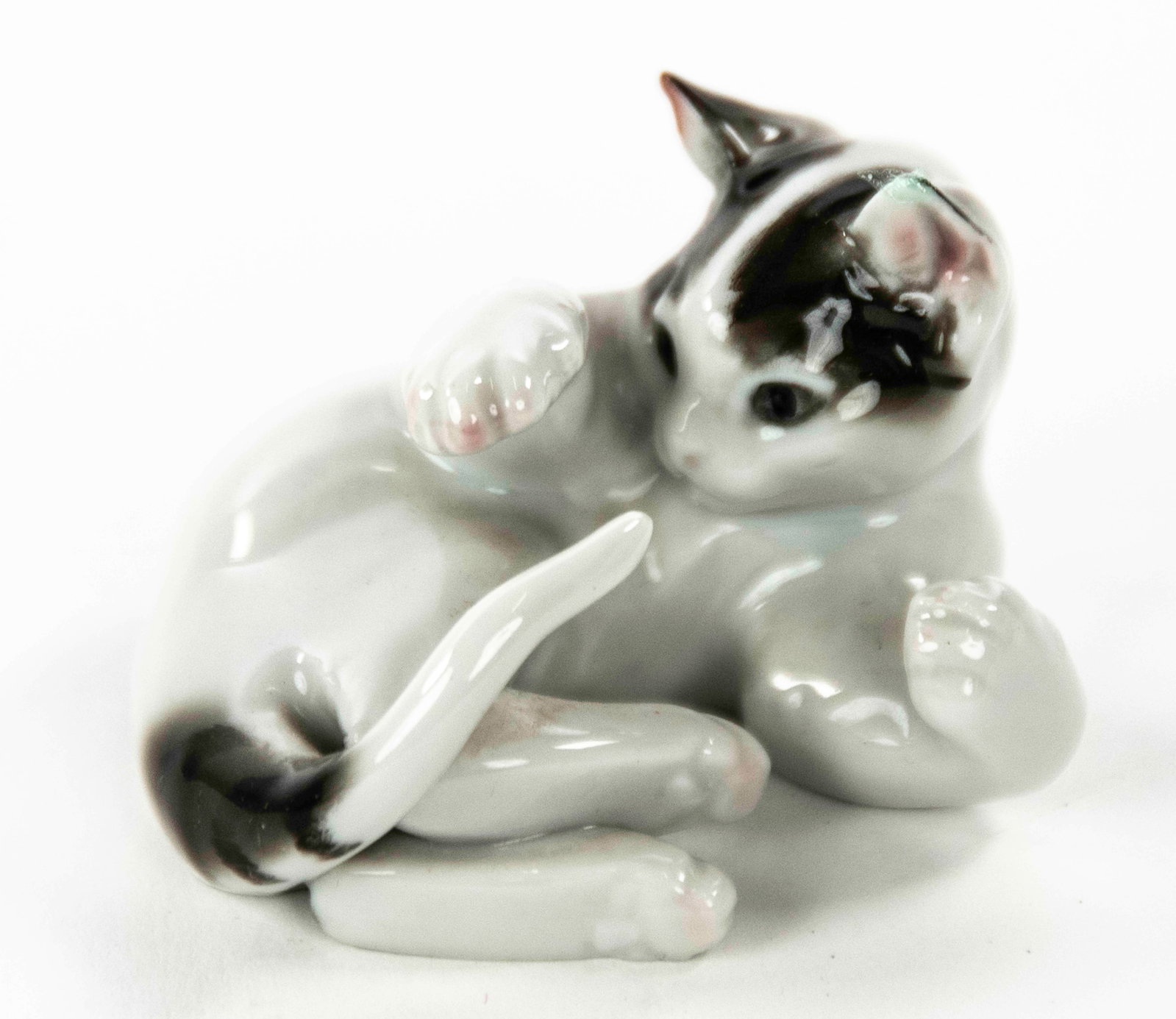 Four Porcelain Cat Figures - 6