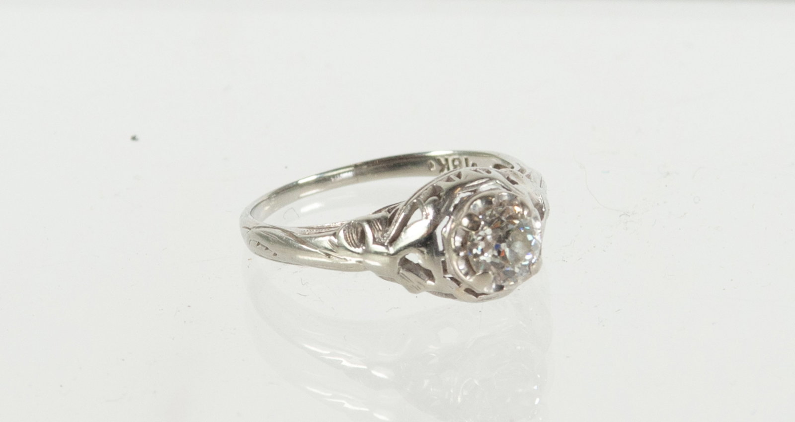 18kt White Gold and Diamond Ring - 2