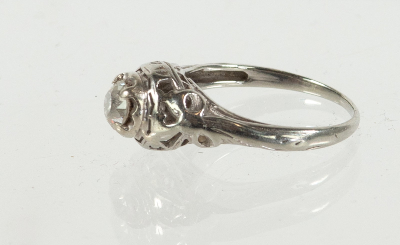 18kt White Gold and Diamond Ring - 3