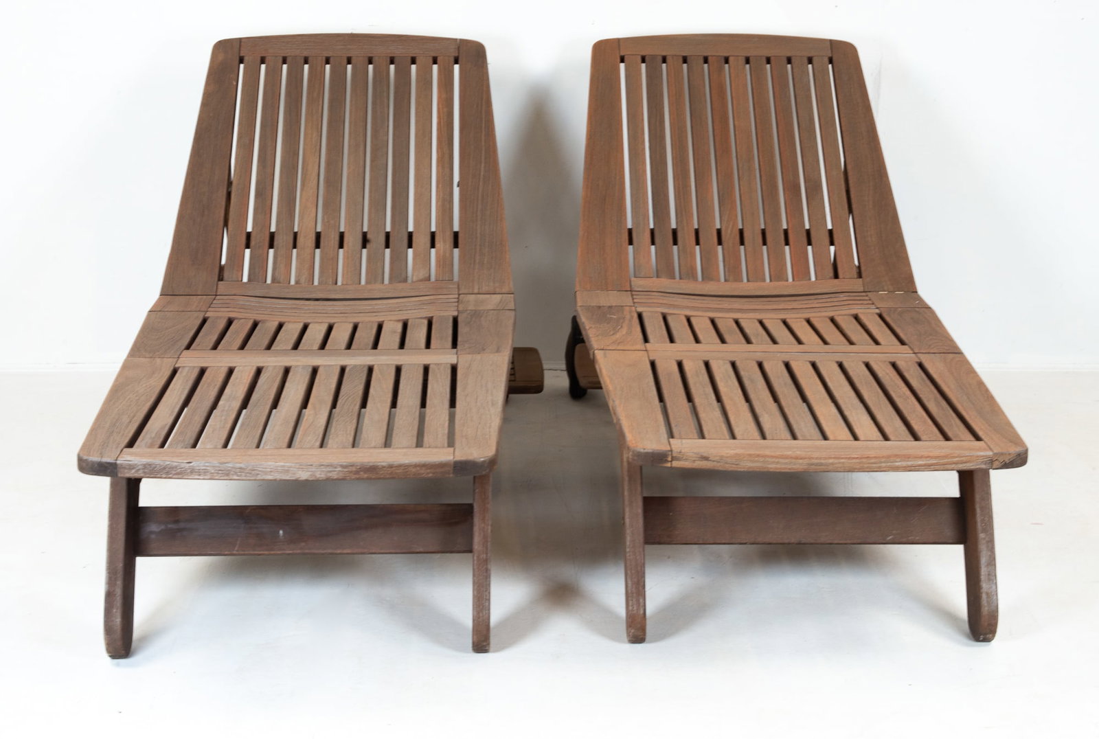 Pair of Vintage Jensen Jarrah Chaise Loungers (1 of 14)