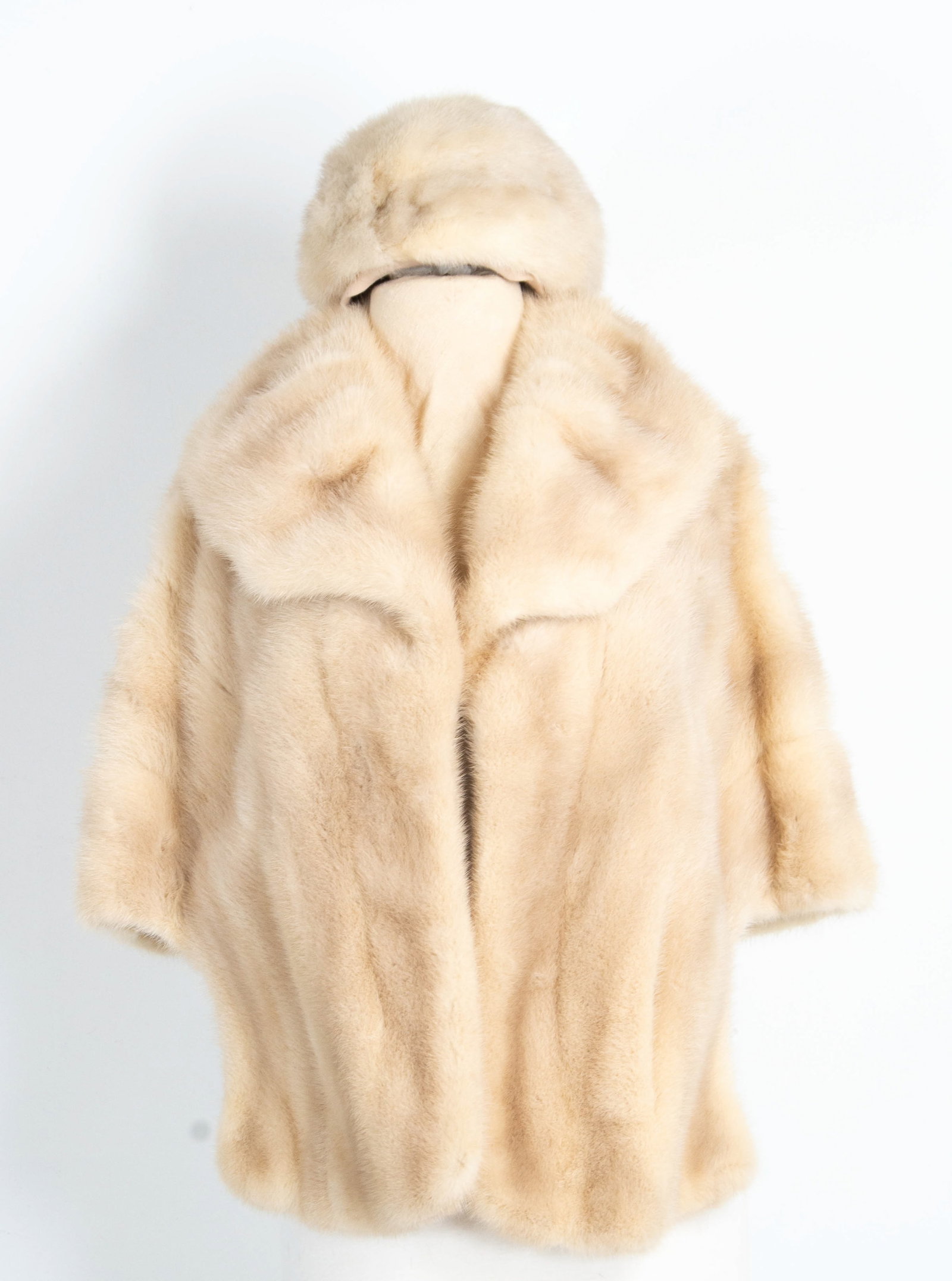 Vintage EMBA Natural Pale Blue Beige Mink & Hat (1 of 9)