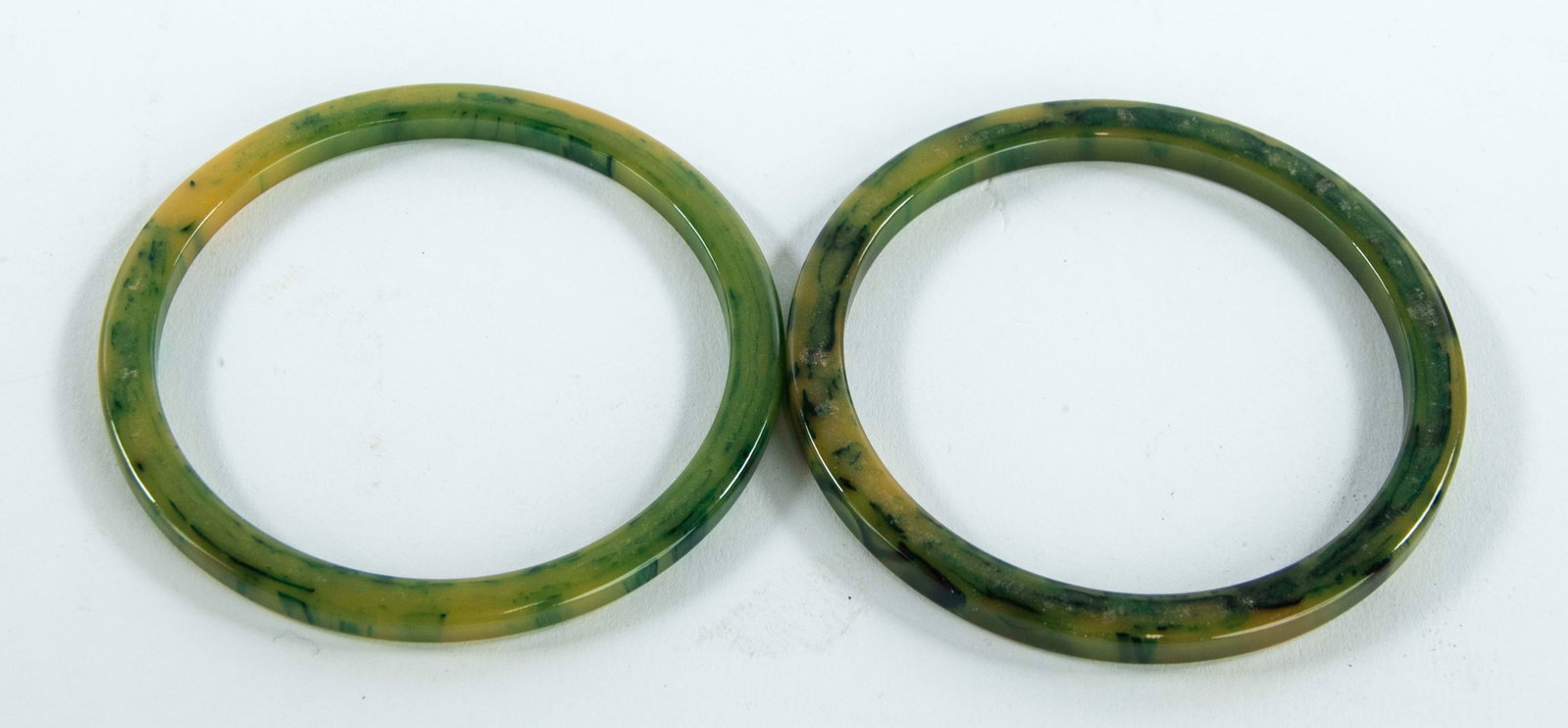 7 Bakelite Bangle Bracelets - 3