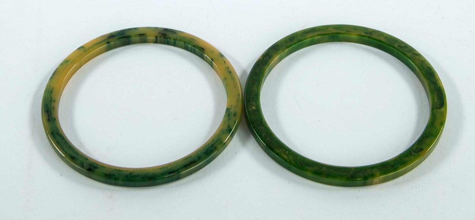 7 Bakelite Bangle Bracelets - 4