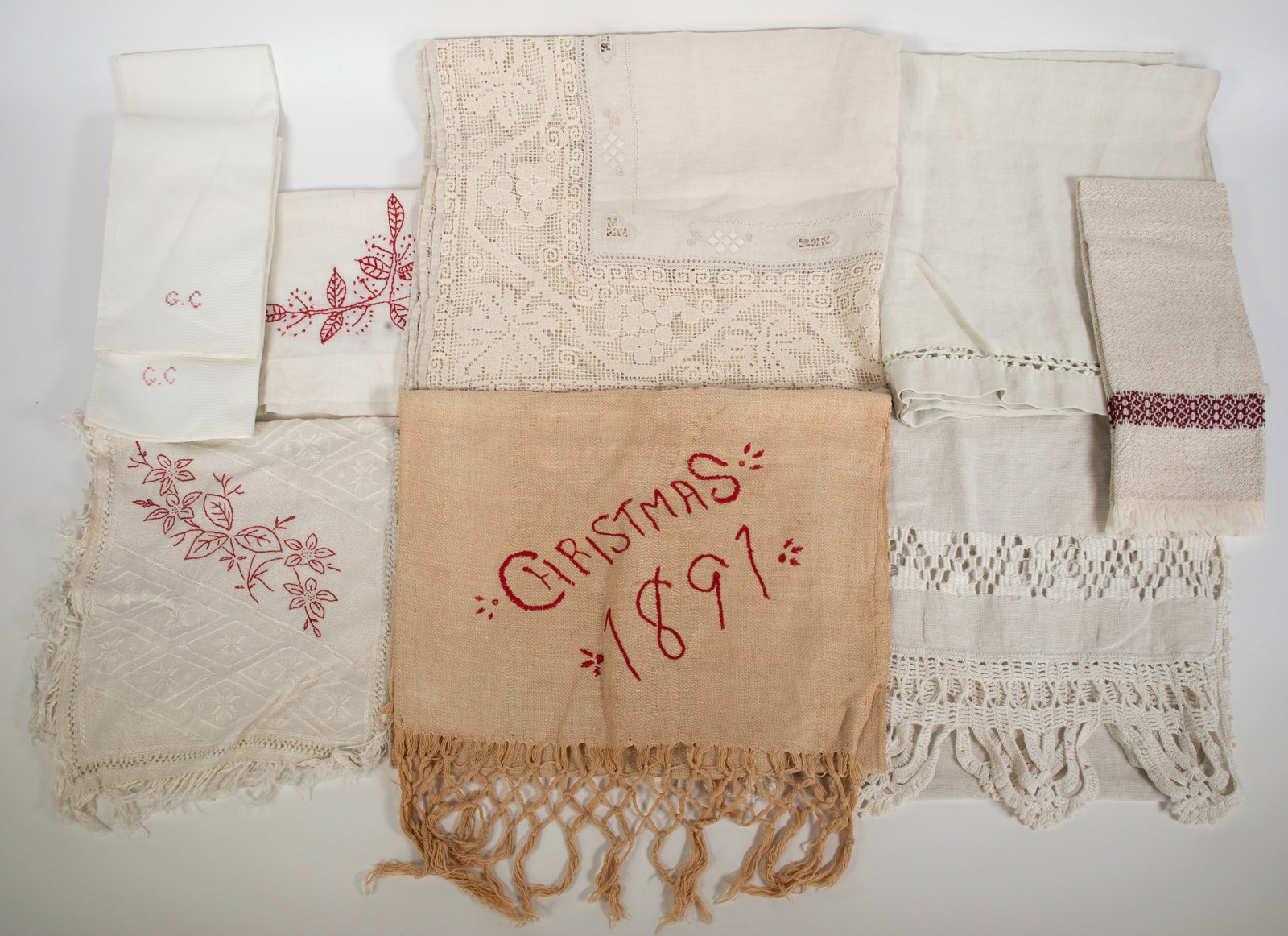Lot of Show Towels, Table Runners, Tablecloth (1 of 6)