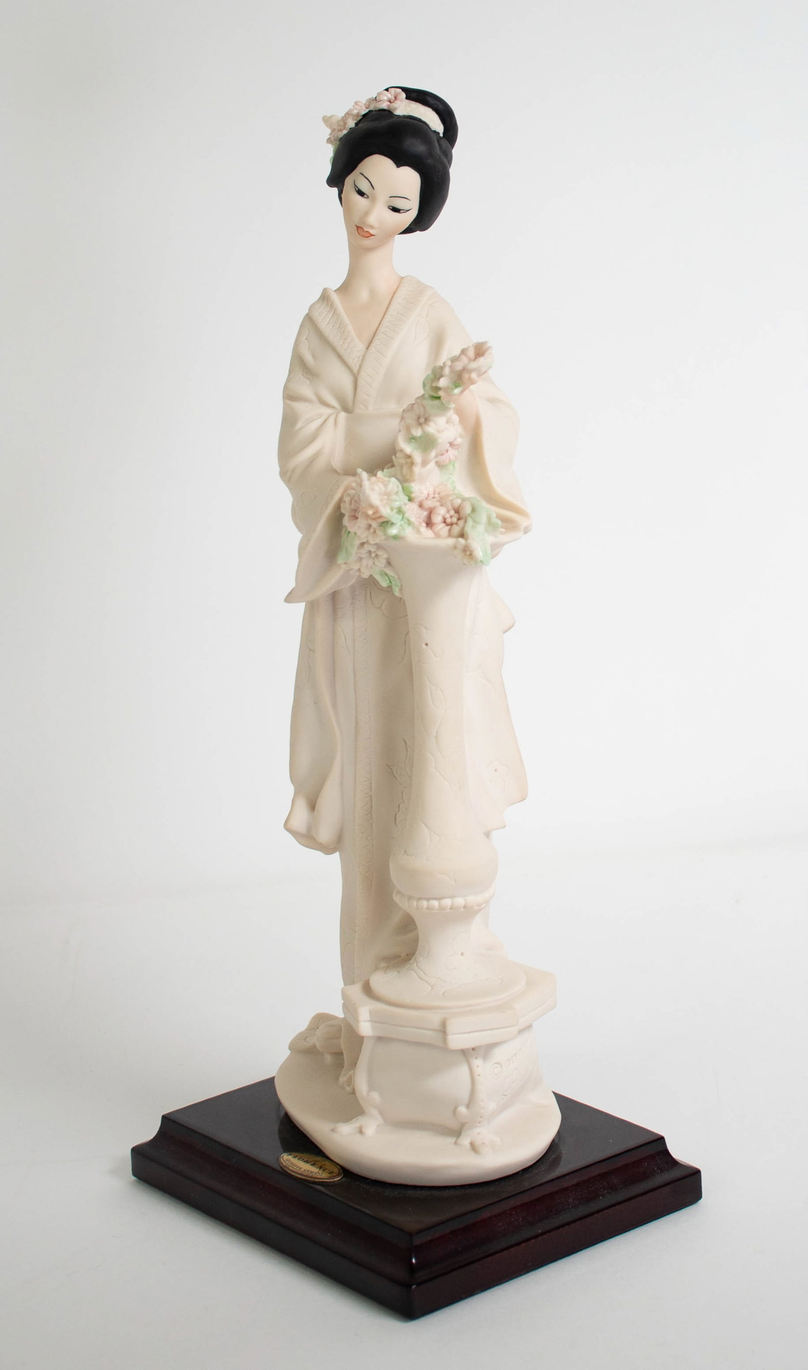 Giuseppe Armani "Oriental Lady with Column" - 2