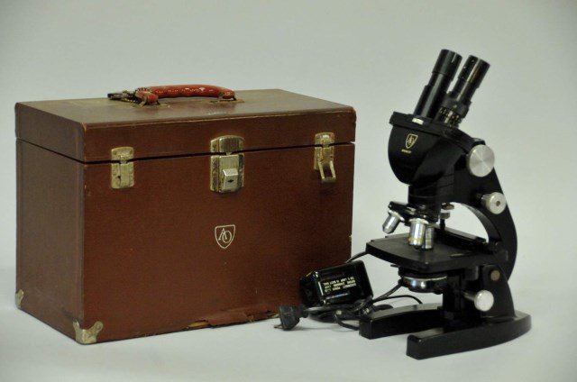 American Optical Spencer Microscope: In fitted wooden case with original manual, copyright 1954