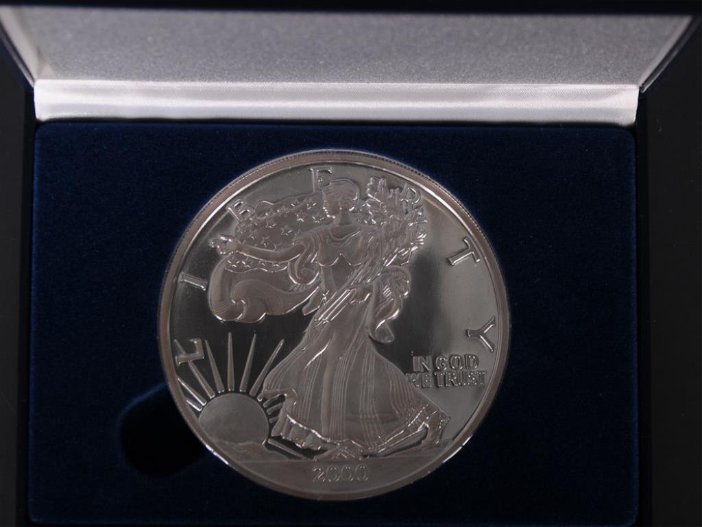 Silver Eagle/Walking Liberty 1/2 Troy Pound: One silver proof Silver Eagle/Walking Liberty one half troy pound of pure .999 silver, in boxed case with American Historic Society COA (Inv. 13)