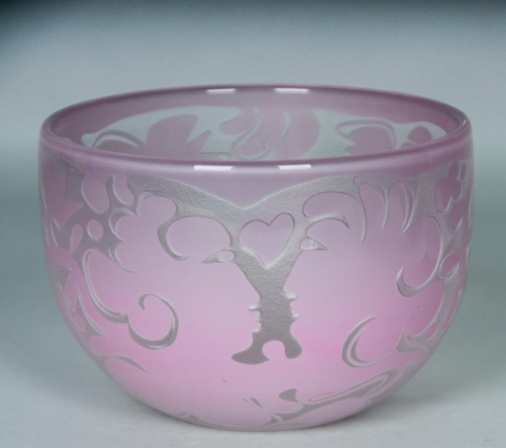 Bertil Vallien Art Glass Bowl, Kosta Boda: Pink, acid cut back on interior with two stylized faces with puckered lips, heart and stylized flowers; signed "Boda Afors Unik 1913 B. Vallien"; diameter 6 in., height 4 1/4 in.; good condition
