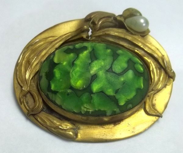 Vintage Art Nouveau Pin c1900: Unusual green cabochon stone. Measures approx. 2' wide.
