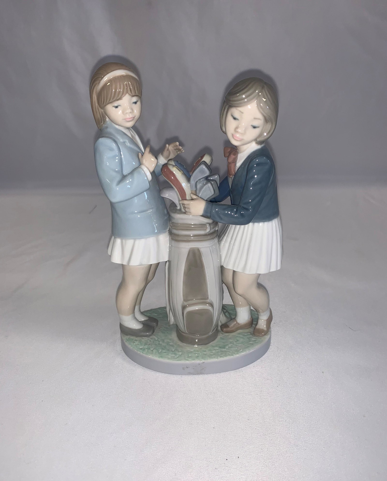 Lladro 'Tee Time' #5675 (1 of 3)