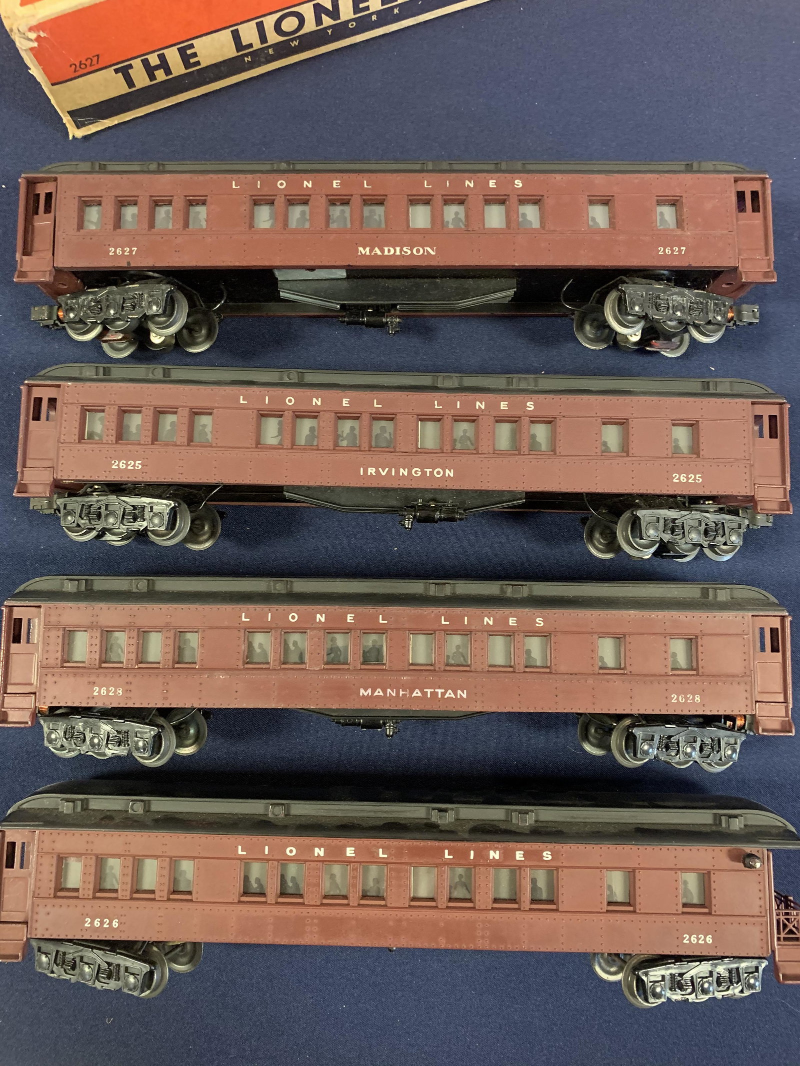 Lionel 2626, 2625, 2627, 2628: Lionel Cars 2626, 2627, 2625, 2628, Painted Black Roof